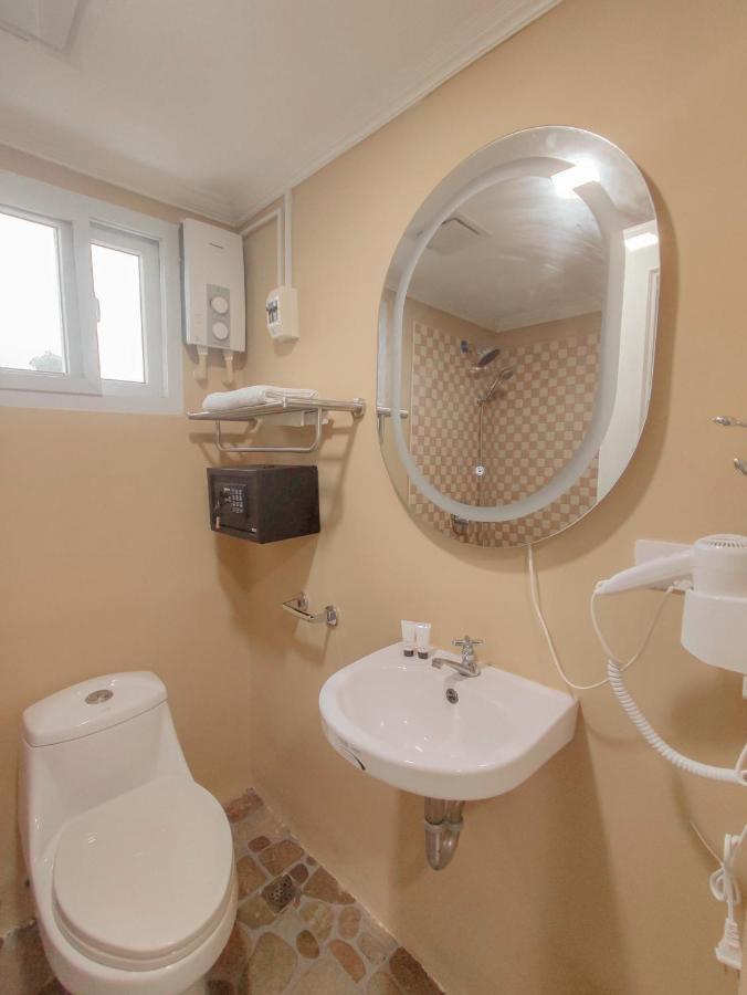Joe'S Castle Panzió Sagbayan Kültér fotó